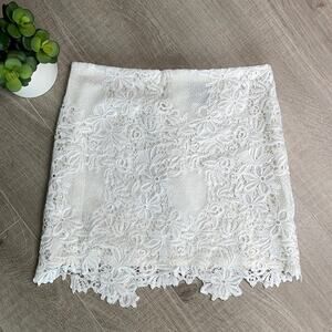 HELENE LONDON White Lace Crochet Mini Skirt Women's Size Medium